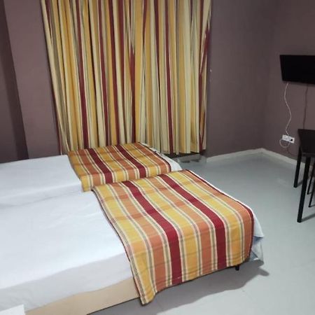 Hostal Gracia Torrejón de Ardoz Екстериор снимка